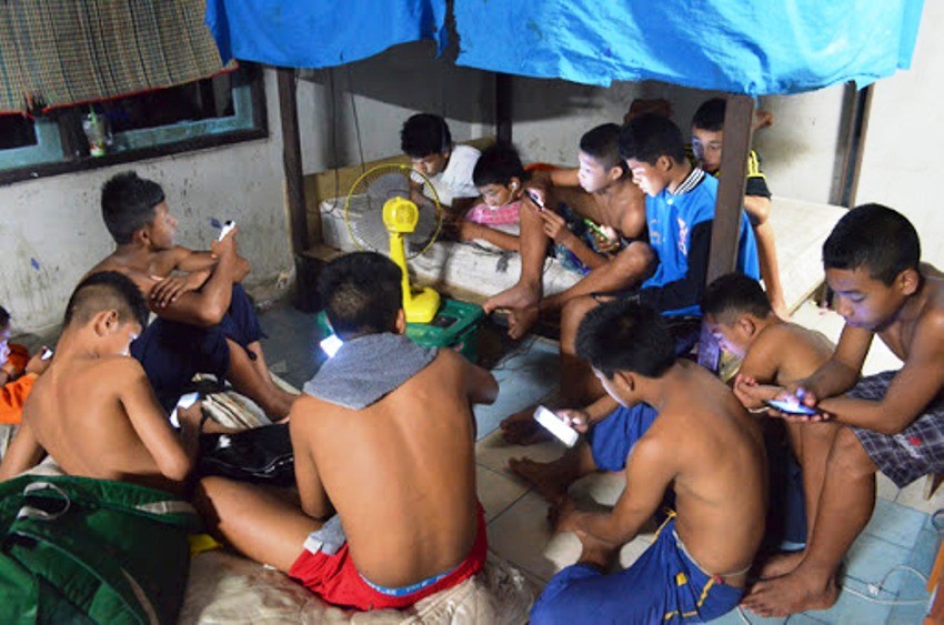 wifi, students, Smartphones, Addiction, Thailand