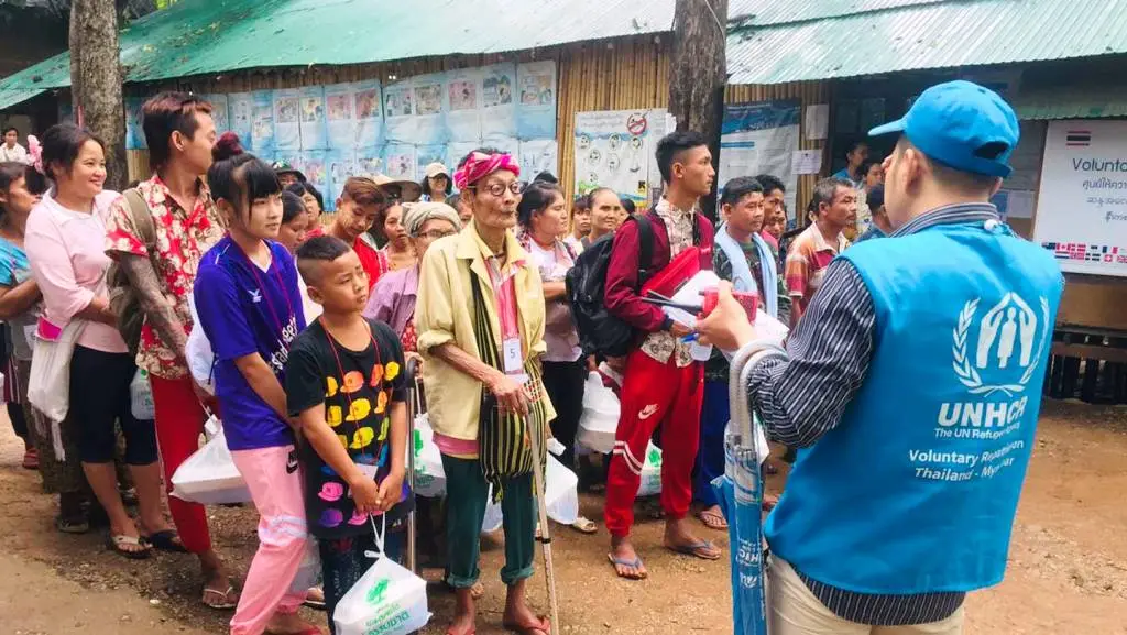 Thousands of Myanmar Refugees Flee into Northern Thailand