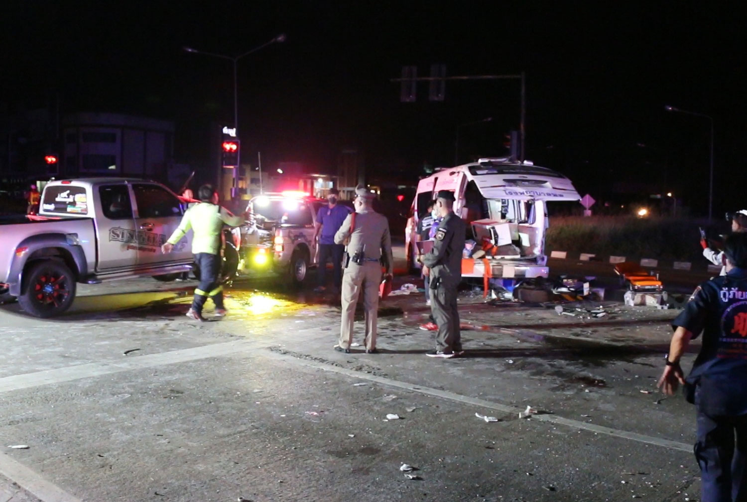 6 Injured After Pickup Crashes into Ambulance