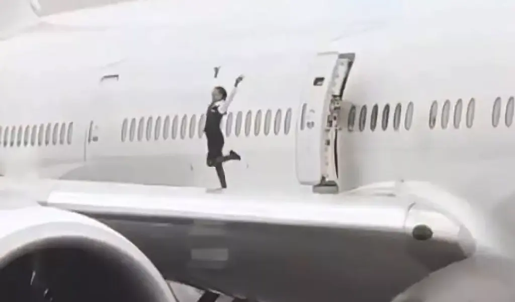 Photo Stunt Goes Viral as Airline Crew Pose on Boeing Wings