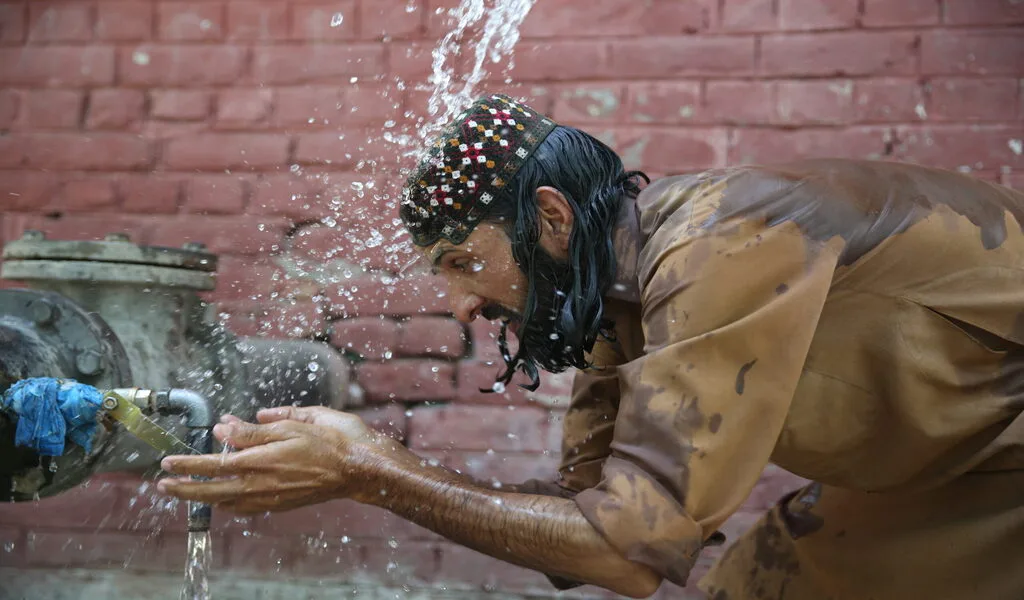 Punjab, Pakistan Expected to Experience Heatwave with Temperatures Up to 50°C Until Monday
