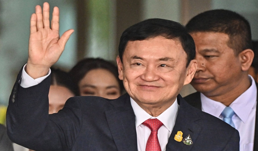 Thaksin Shinawatra Files 100 Million Baht Defamation Lawsuit Against Warong Dechgitvigrom
