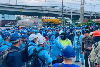 Oil Workers Protest Unpaid Wages at Thai Oil Refinery in Chon Buri