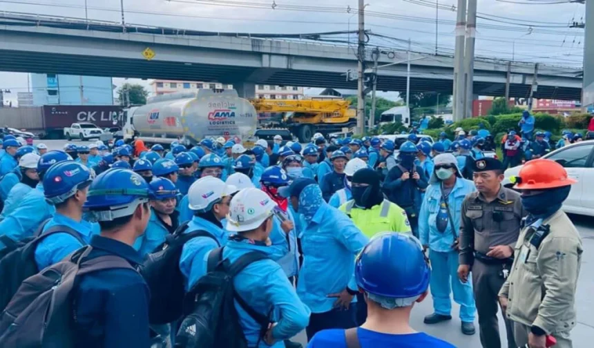 Oil Workers Protest Unpaid Wages at Thai Oil Refinery in Chon Buri