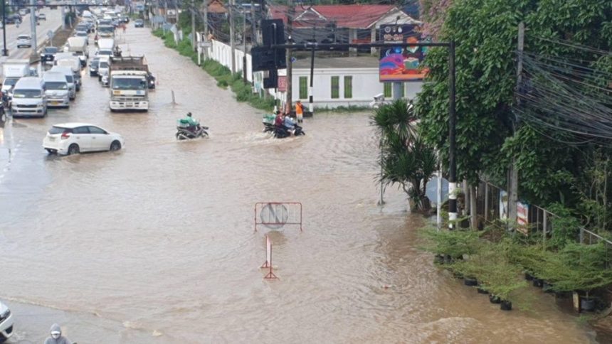 Flooding on Phahonyothin Road in Bandu Chiang Rai