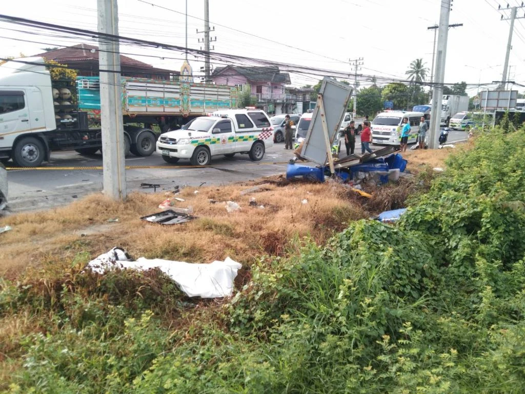 Speed Pickup Loses Control and Crashes into Another Pickup Killing 2