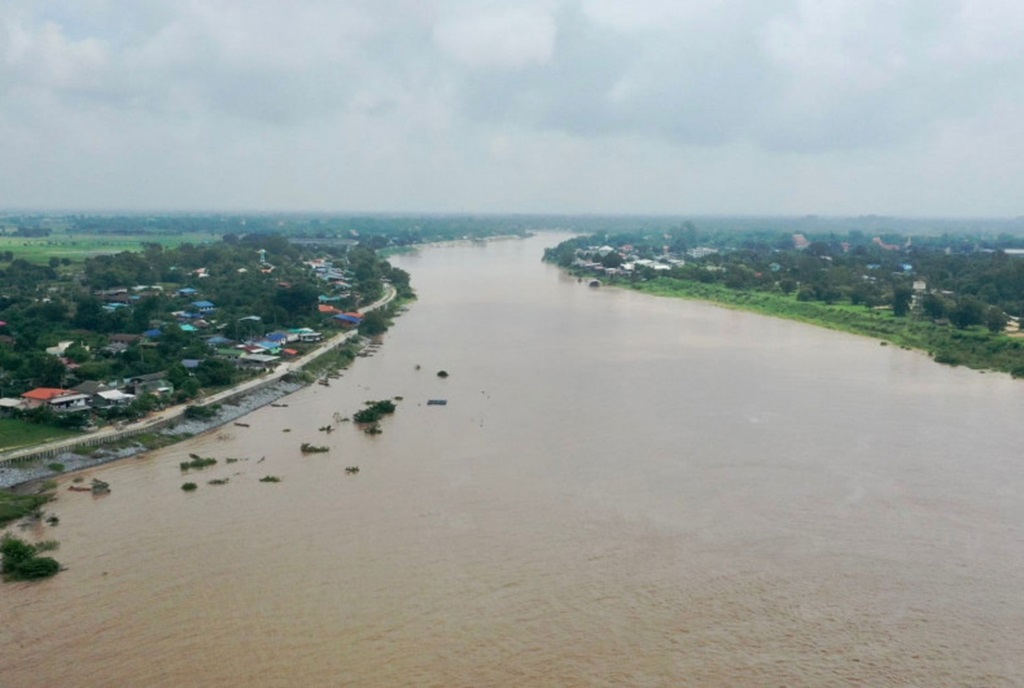 The Chao Phraya Dam to release more water to make room for flood surge from the north. - Image Royal Irrigation Department