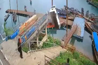 Toyota Commuter Van plunges off Pier