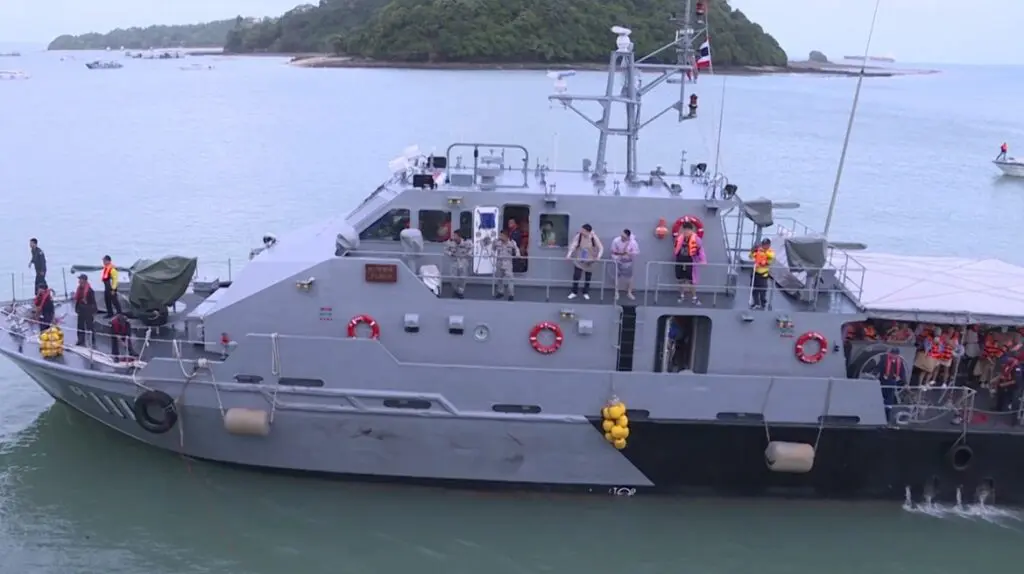 Royal Thai Navy Rescues 143 Tourists