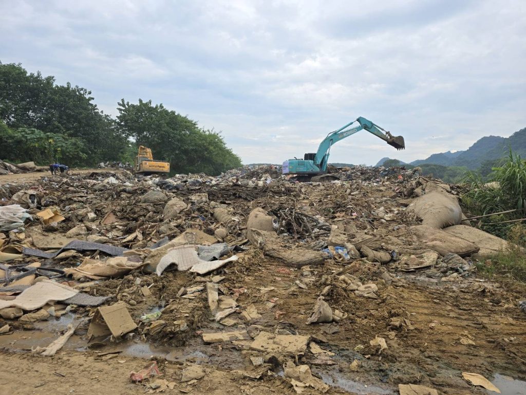 Chiang Rai Overwhelmed With Flood Waste