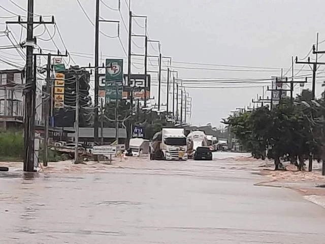 Highway 118 between Chiang Rai and Chiang Mai Flooded in Wiang Pa Pao - CTN Image