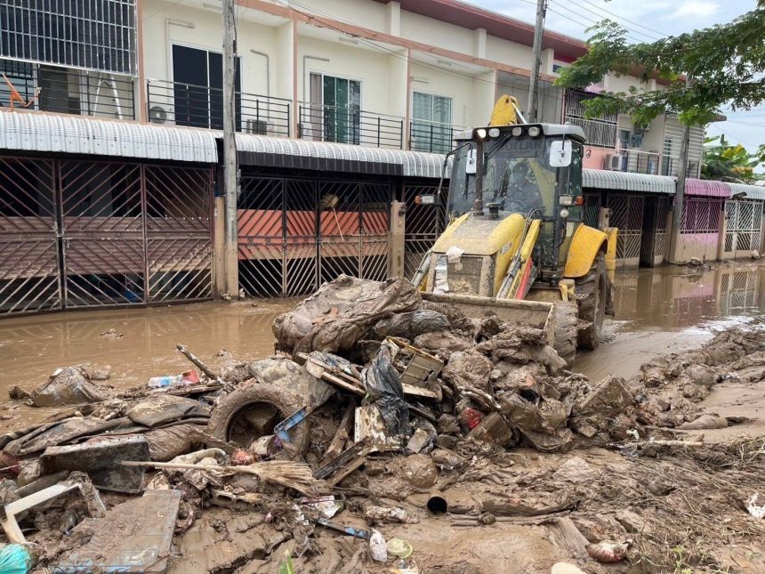 Chiang Rai Overwhelmed With Flood Waste