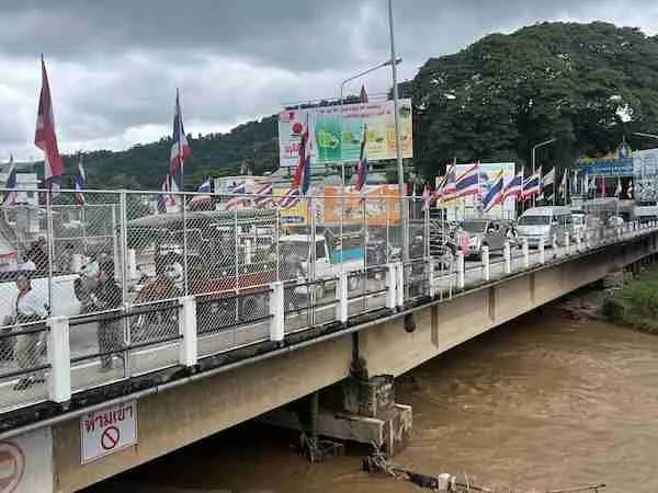 Mae Sai River Bridge