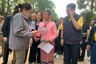 Prime Minister Brings Relief Money for Flood Victims in Chiang Rai