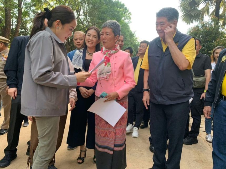 Prime Minister Brings Relief Money for Flood Victims in Chiang Rai