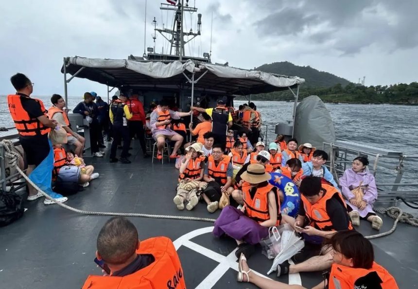 Royal Thai Navy Rescues 143 Tourists