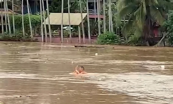 Chinese swimmer Chiang Mai Ping River