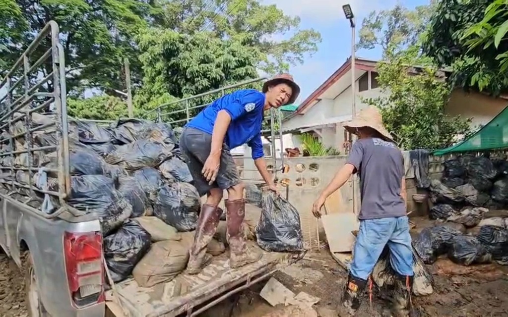 Flood waste removeal Chiang Mai