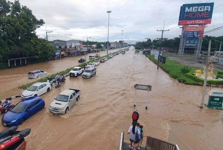 Heavy Rains Cause Flooding in Chiang Rai's Ban Du District