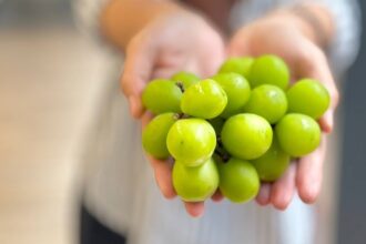 Shine Muscat grapes