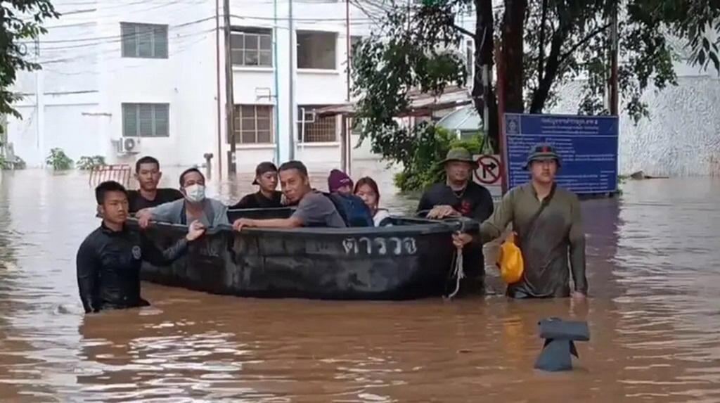 military, chiang mai, floods, flood relief