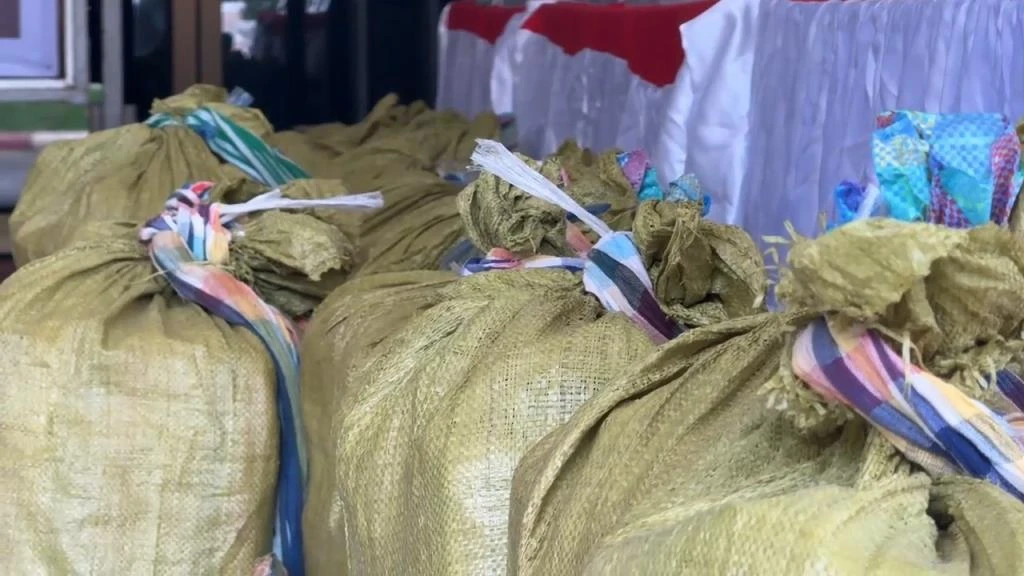  Sacks containing 6.8 million pills