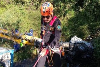 Truck Crashes on Chiang Mai-Chiang Rai Highway