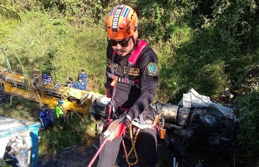 Truck Crashes on Chiang Mai-Chiang Rai Highway