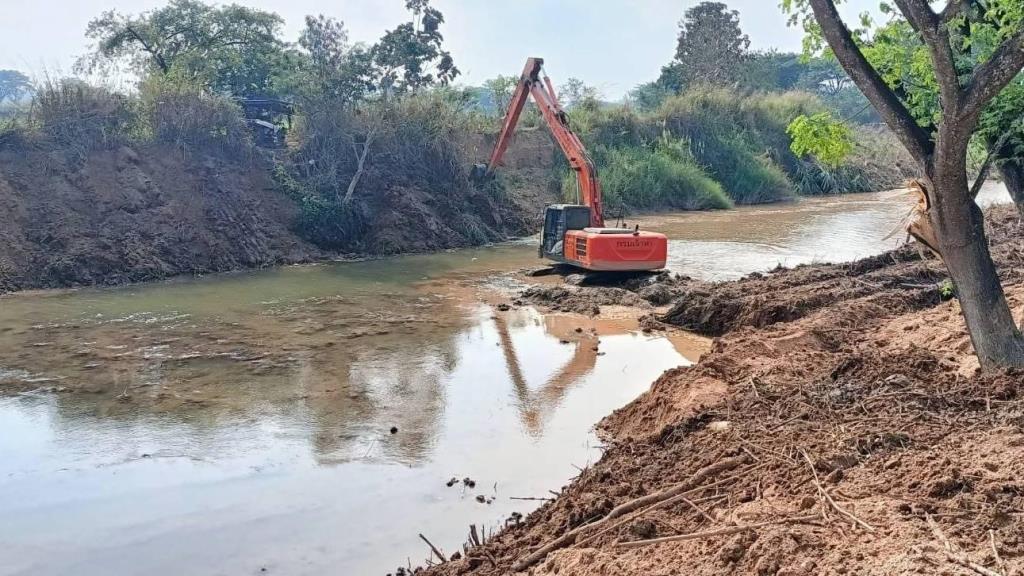 Dredging Mae Sai Rivers