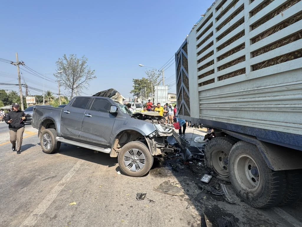 pickup truck hit the back of an 18-wheel trailer truck 