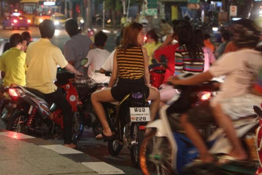 Indian Tourist Being Slapped by Young Motorcyclists in Pattaya