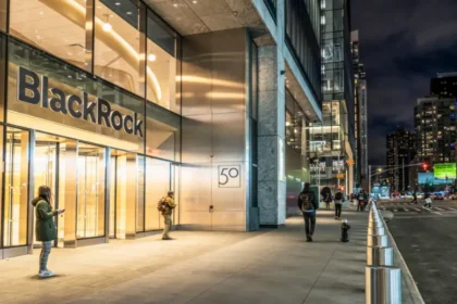 U.S. Bank Regulator Grants BlackRock Deadline Extension to Resolve Investment Oversight Issue