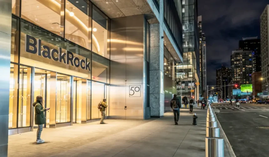 U.S. Bank Regulator Grants BlackRock Deadline Extension to Resolve Investment Oversight Issue