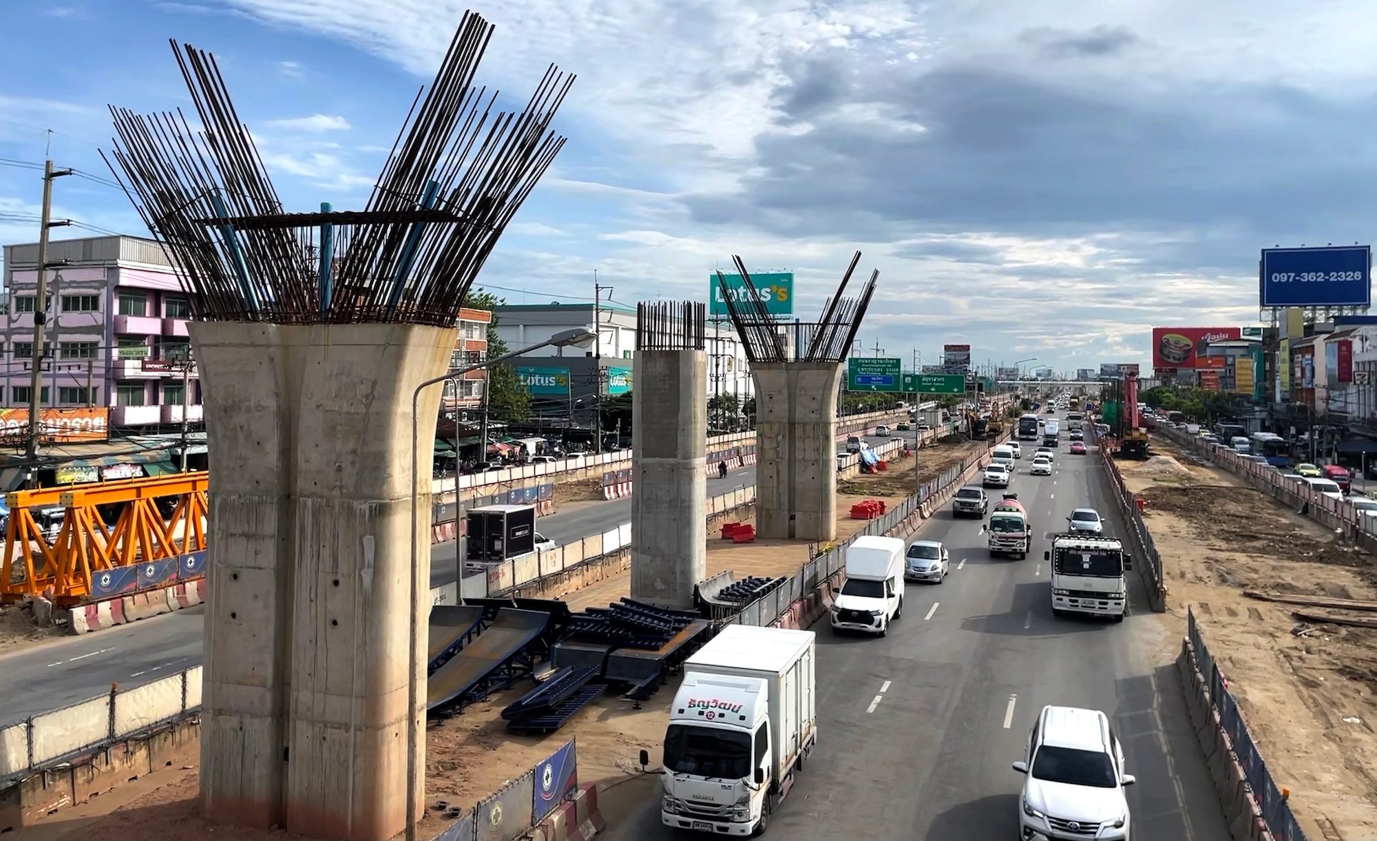 Bridge Under Construction Collapses in Bangkok