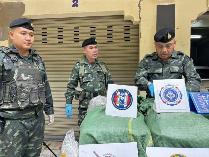 Soldiers Seize 323Kg of Crystal Meth in Mae Sai Chiang Rai